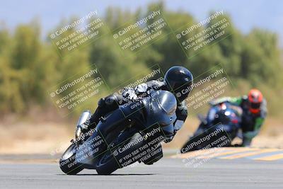 media/Apr-09-2023-SoCal Trackdays (Sun) [[333f347954]]/Turn 7 (1135am)/